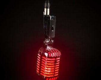 Microphone Lamp, Lampe Steampunk, Home Recording Studio Setup, Rustic Hardware, Steampunk Lamp, Vintage Microphone, Red Led, Look Vintage, Live Light