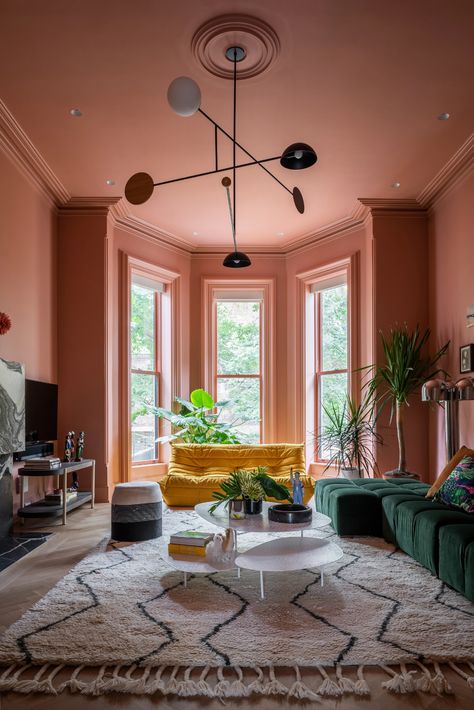 Clinton Hill Brownstone New York Townhouse, Clinton Hill, Brooklyn Brownstone, Vogue Living, Pink Walls, Architectural Digest, A Living Room, Home Inspo, Living Room Ideas