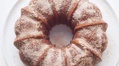 Apple-Cider Doughnut Cake Donut Cake, Cake Mug, Doughnut Cake, Apple Cider Donuts, Oreo Dessert, Cake Tasting, Köstliche Desserts, Cake Donuts, Apple Desserts