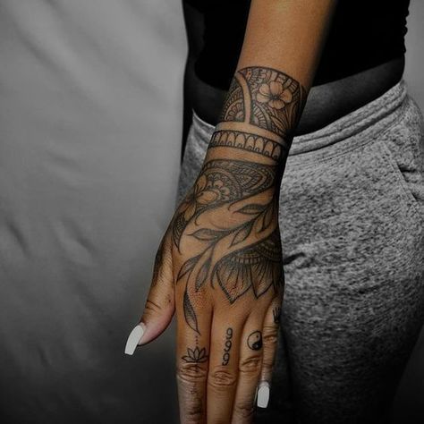 Cursive Tattoo, Fonts Tattoo, Henna Inspired Tattoos, Feminine Tattoo Sleeves, Hand Tattoos For Girls, Hand And Finger Tattoos, Cute Hand Tattoos, Pretty Hand Tattoos, Black Girls With Tattoos