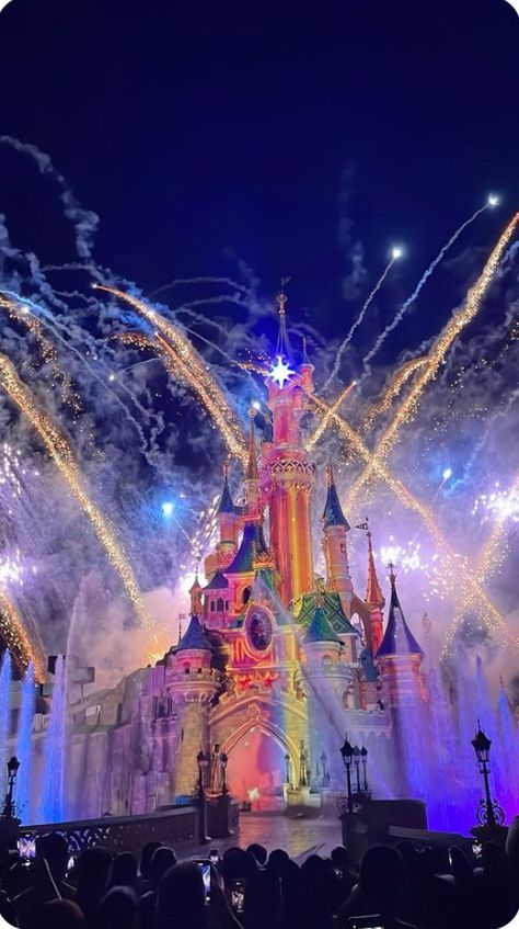 Disney Castle Paris, Disneyland Paris 2023, Disneyland Vision Board, Desniy Land, Disneyland Paris Wallpaper, Disney Paris Aesthetic, Disneyland France, Disney In Paris, Disneyland Paris Photography