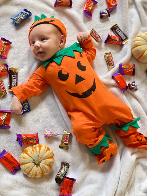 6 Months Halloween Pictures, 5 Month Halloween Photoshoot, Newborn Halloween Picture Ideas, Halloween Photo Ideas For Baby, Halloween Pictures For Babies, Halloween One Month Pictures, Babies 1st Halloween, Baby Boy Pumpkin Pictures, 1 Month October Pictures