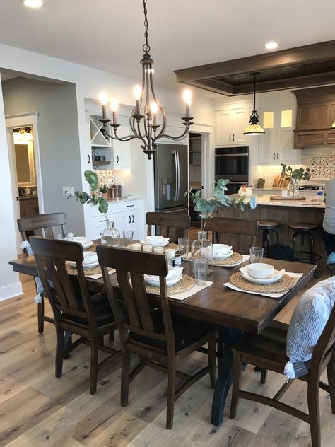 Dark Espresso Dining Table, Farmhouse Decor Dark Wood, Rustic Brown Dining Table, White Kitchen Dark Table, Kitchen Table Dark Cabinets, Dark Brown Dining Room Ideas, Dark Wooden Table Dining Rooms, Dark Wood Dining Room Table Decor, Dark Wood Kitchen Table Decor