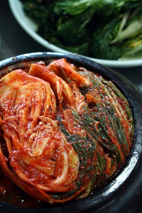 Kimchi Recipe Ideas, Kimchi Soup Recipe, Korean Food Photo, Korean Cabbage, Traditional Korean Food, Kimchi Soup, Korean Traditional Food, Make Kimchi, Apartment Recipes