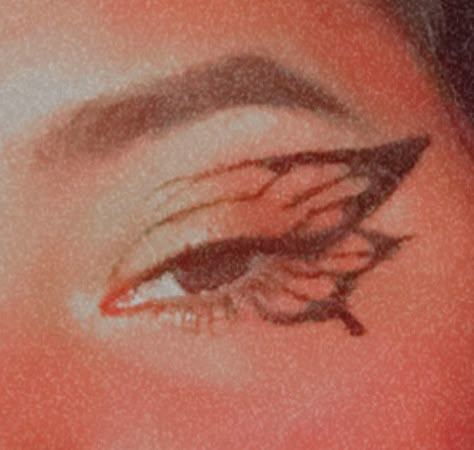 Colored Eyeliner Ideas Simple, Butterfly Graphic Liner, Graphic Eyeliner Ideas For Hooded Eyes, Simple Halloween Eyeliner, Fall Eyeliner, Carrot Aesthetic, Eye Liner Designs Eyeliner Styles, Easy Graphic Eyeliner, Butterfly Liner