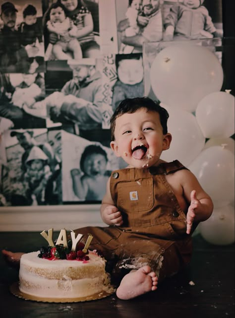 One Year Backdrop, Creative First Birthday Photoshoot, 100 Foods Before One Photoshoot, One Year Old Birthday Backdrop, One Year Old Diy Photoshoot, Cake Smash Photos At Home, One Year Old Cake Smash Photoshoot, 1st Birthday Photoshoot Smash Cake, Diy 1st Birthday Photo Shoot At Home