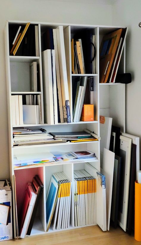 Studio Organization Artist, Creative Space Ideas Artist Studios, Shelves For Art Supplies, Art Storage Small Spaces, Art Storage Aesthetic, Art Room Set Up Home, Art Storage For Small Spaces, Home Art Studio Storage, Watercolor Supplies Organization