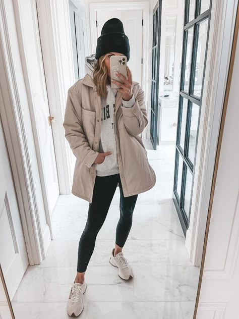 New Balance Outfit, New Balance 327, Pastel Outfit, Athleisure Outfits, Winter Mode, Women Outfit, Casual Winter Outfits, Autumn Outfit, Mom Outfits