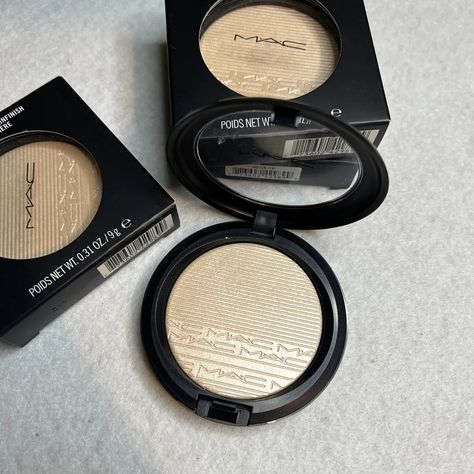 Get ready to shine bright with MAC Extra Dimension Skinfinish! ❤ This liquid-powder highlighter with prismatic reflections sculpts and highlights your face, leaving a luminous, well-defined finish.😍 Regular Price: 6620 BDT Sale Price: 4050 BDT 🔥 Available shade: ✅ Beaming Blush Oh Darling Whisper Of Gilt ✅ Inbox us / ORDER from website Get an extra discount with code: NEW10 https://lavishta.com/product/extra-dimension-skinfinish/ Mac Highlighter, Mac Products, Liquid Highlighter, Powder Highlighter, Gorgeous Makeup, Sale Price, Shine Bright, To Shine, Highlighter