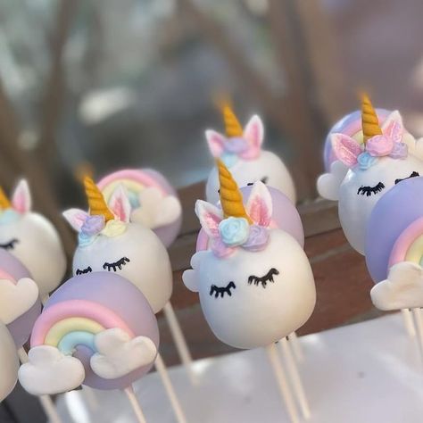 I’ll Bring the Sweets on Instagram: "Unicorn and rainbow cake pops 🦄✨  #cakepops #cakepop #cakepopsicle #cakepopsofinstagram #cakepopping #cakepopart #customcakepops #cakepopstagram #unicorncakepops #rainbowcakepops #unicornthemeparty" Unicorn Popcakes, Unicorn Themed Birthday Party Diy, Rainbow Cakepops, Unicorn And Rainbow Cake, Unicorn Cakepops, Ariana Birthday, Unicorn Birthday Party Theme, Unicorn Sweets, Rainbow Cake Pops