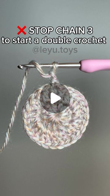 Chainless Starting Double Crochet, How To Start Crocheting Step By Step, Crochet Starting Chain, Crochet Patterns Tutorial, How To Start Crocheting, Craft Tutorials Videos, Crochet In Round, Crochet Methods, Crochet Basics Step By Step