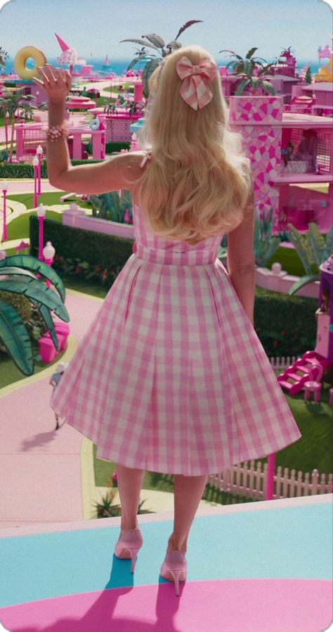 Barbie Gingham Dress, Barbie Movie Wallpaper, Directed By Greta Gerwig, Barbie Dance, Pin Up Party, Barbie Cosplay, Barbie Movie 2023, Human Barbie, Pink Gingham Dress