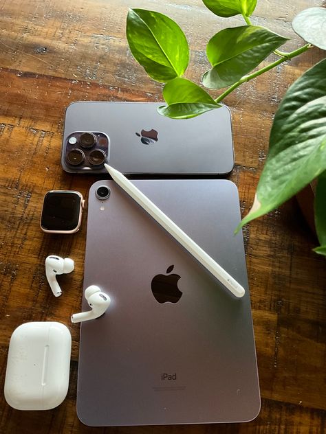 #digitalworld #apple #ipad mini 6 gen #purplecolor # addiction Ipad Mini 6 Aesthetic, Ipad Mini Aesthetic, Apple Laptop Macbook, Apple Ecosystem, All Apple Products, Iphone Bag, Apple Iphone Accessories, Tech Aesthetic, School Bag Essentials