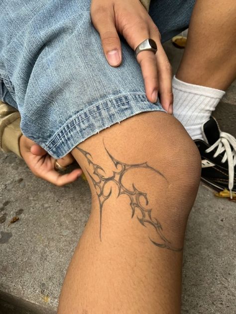 Tasteful Anime Tattoo, Dark Tatoos Aesthetic, Tattoo Ideas Cyberpunk, Nature Knows No Kings Tattoo, Stages Of Life Tattoo, Side Knee Tattoo Men, Tattoo Sholders Idea, Aesthetic Tatoos Ideas, Skin Art Tattoo