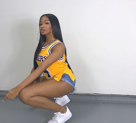 Pinterest:@Deshanayejelks Karin Jinsui, Jersey Outfit, Cute Swag Outfits, Dope Outfits, Swag Outfits, Basketball Jersey, Looks Vintage, Baddie Outfits, Beautiful Black Women