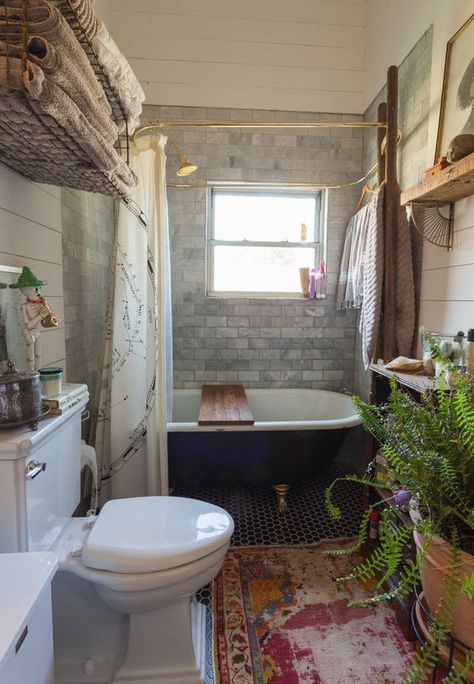 9 Real Bathrooms That Expertly Tackle a Lack of Storage | Apartment Therapy Bohemian Style Bathroom, Bohemian Farmhouse Decor, Interior Boho, Bohemian Bathroom, Old Bathroom, Bungalow Homes, Bad Inspiration, Boho Bathroom, Bohol