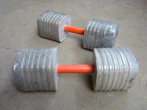 How To Make Dumbbells At Home, Diy Weights At Home, Diy Weights Homemade Fitness, Home Made Weights, Homemade Weights, Diy Dumbbells, Diy Weights, Body Building Exercises, Diy Fitness Equipment