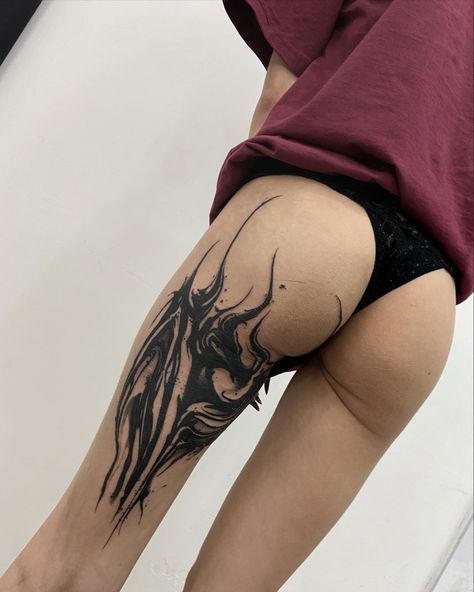 Hip To Hip Tattoos Women, Large Calf Tattoos For Women, Dark Hip Tattoo, Upper Back Leg Tattoos Women, Blackwork Hip Tattoo, Thick Black Tattoo, Dark Thigh Tattoo, Gothic Thigh Tattoo, Hamstring Tattoo Women