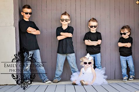 Brothers And Sister Photoshoot, Uncle And Niece Photoshoot, Brothers And Sister Photo Ideas, Big Brothers And Little Sister Pictures, Big Brother Little Sister Pictures, Cousins Photoshoot Ideas, Cousin Picture Ideas, Sibling Photoshoot Ideas, Cousin Photo Shoots