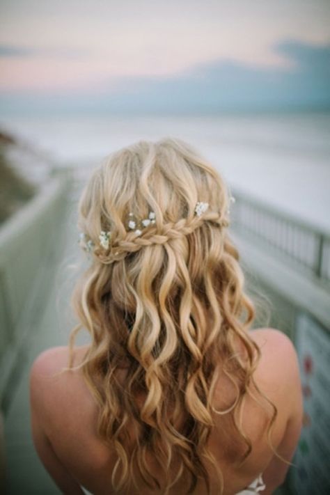 wedding hair Bride Hairstyles For Long Hair, Curly Wedding Hair, Wedding Hair Ideas, Flowers In Her Hair, Curly Waves, Beachy Waves, Wedding Hair Makeup, Wedding Hairstyles For Long Hair, Long Hair Women