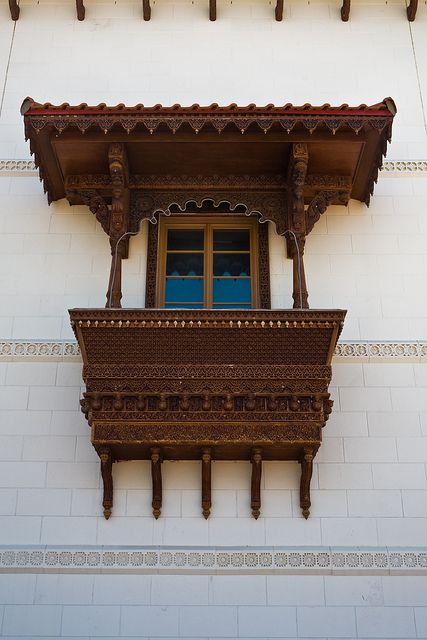 Moorish Design, India Architecture, Royal Indian, Indian Home Design, Indian Home Interior, Stone Architecture, Layout Architecture, Indian Architecture, House Outside Design