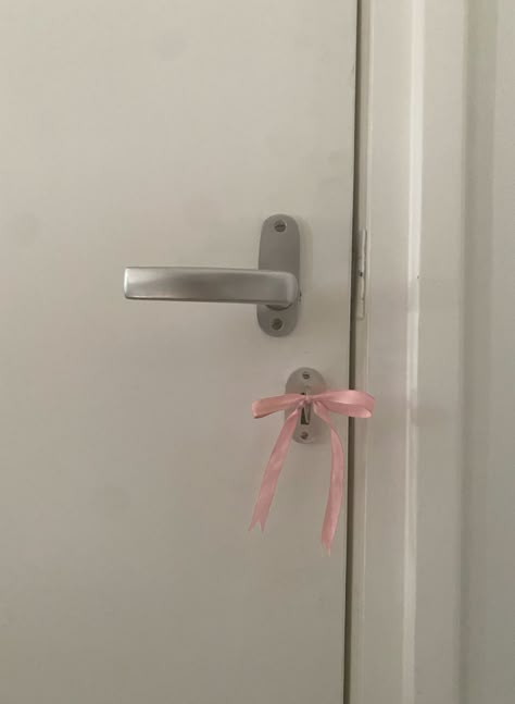 Bow On Door, Bow Tie Aesthetic, Floor Bed Decor Ideas, Pink Room Aesthetic, Pink Bow Aesthetic, Bed Decorating Ideas, Ballerina Room, Bow Door, No Bed