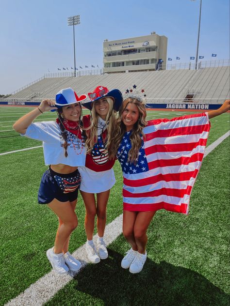 American Spirit Week Outfits, Usa Dress Up Day High School, Usa Spirit Week Outfit, Usa Halloween Costume, America Day Spirit Week Outfits, Usa Out Football Game, Usa Dress Up Day, American Party Outfit, Usa Costume Ideas