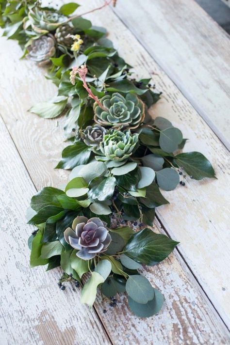 succulent table runner | 35 Most Creative Ideas for Succulents in Weddings | http://emmalinebride.com/modern/succulents-in-weddings/ Greenery Wedding Centerpieces, Table Garland, Beautiful Wedding Reception, Tafel Decor, Succulent Centerpieces, Floral Table Runner, Succulent Wedding, Eucalyptus Wedding, Mod Wedding