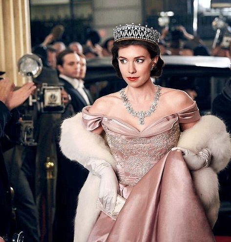 Margaret ( pictured in The Crown) accessorized fur with signature diamonds Vanessa Kirby The Crown, The Crown Season 2, Crown Tv, Princesa Margaret, Crown Netflix, The Crown Series, The Crown Season, Royal Ball, Vanessa Kirby