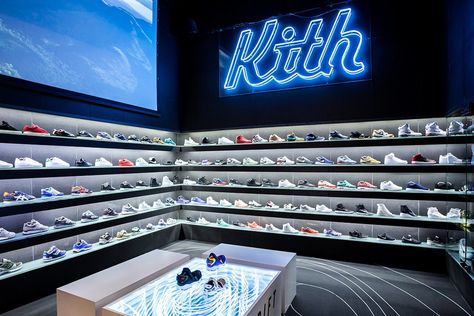 Sneaker Shop Design Interior, Interior Design Shoes Shop, Sneaker Shop Interior, Sneakers Store Design, Sneakers Shop Interior Design, Sneaker Shop Design, Sneaker Store Design, Shoe Store Interior Design, Shoes Store Design