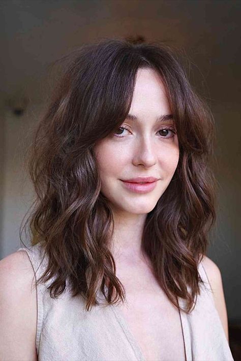 Soft Curtain Fringe for Mid-Length Wavy Hair Airy Hair, Wavy Mid Length Hair, Mid Length Curly Hairstyles, Wavy Layered Hair, Bangs Wavy Hair, Wavy Hairstyles Medium, Medium Length Hair With Layers, Wavy Haircuts, Haircuts For Wavy Hair