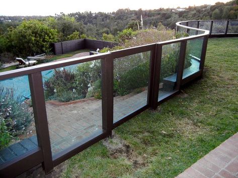 Plexiglass fencing Brentwood, Ca. 3 | Arian Harwell | Flickr Plexiglass Fence, Spool Pool Ideas, Patio Screen Enclosure, Modern Wood Fence, Fence Modern, Fence Repair, Backyard Wall, Fence Toppers, Glass Fence