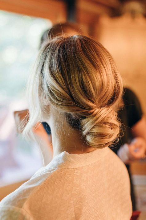 Modern Bridal Ponytail, Modern Low Bun Wedding, Elegant Low Bun Wedding Front View, Loose Low Bun Bridesmaid Hair, Simple Bridal Low Bun, Wedding Simple Updo Brides, Low Simple Wedding Bun, Simple Bridal Updos For Medium Hair, Bride Low Bun With Veil