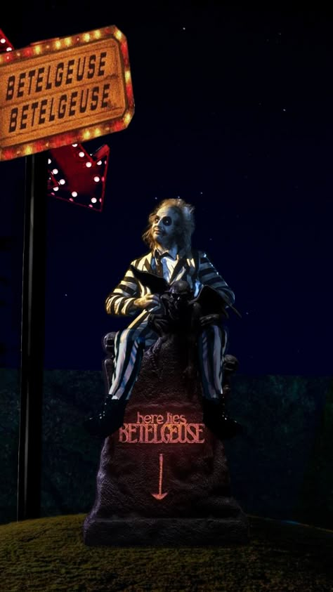 #beetlejuice #betelgeuse #timburton #michaelkeaton #halloween #halloweenaesthetic #horror #movies #movie Beetlejuice Cast, Henry Selick, Harry Potter 6, Ahs 1984, Tim Burton Beetlejuice, Halloween Date, Tim Burton Movies, Beetlejuice Movie, Halloween Wallpaper Iphone Backgrounds