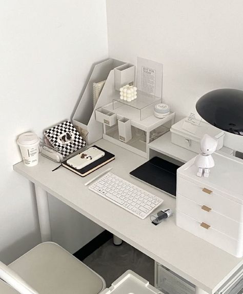 Desk Inspo Black And White, Muji Organization, Small Desk Setup, Desk Organisation, Desk Room, Study Desk Decor, Desk Inspiration, Desk Makeover, Desk Inspo