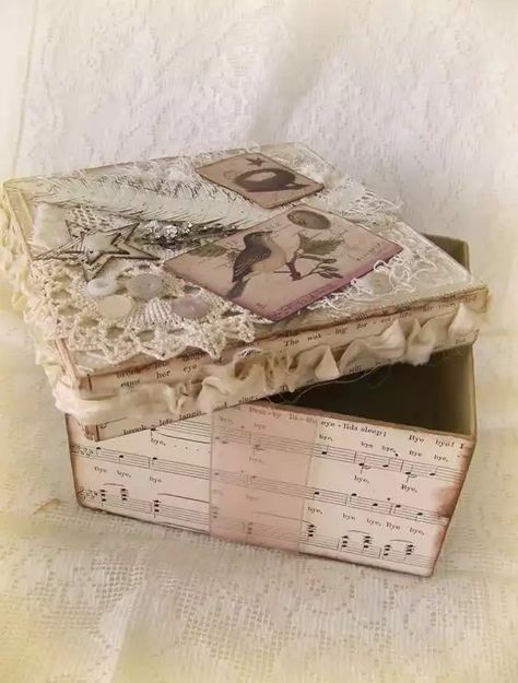 Stary Papier, Shabby Chic Boxes, Altered Box, Decorated Boxes, Box Crafts, Decoupage Box, Altered Bottles, Shabby Chic Crafts, Altered Boxes