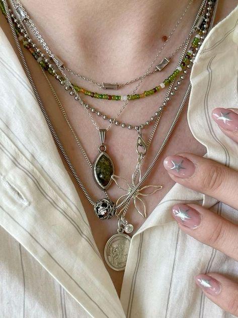 Statement Jewelry Aesthetic, Aesthetic Necklace Layering, Silver Girl Aesthetic Jewelry, Stack Silver Necklaces, Rings Stacking Ideas, Colourful Silver Jewelry, Silver Jewelry Stacking, Silver Chain Stack, Gold And Silver Mixed Jewelry Aesthetic