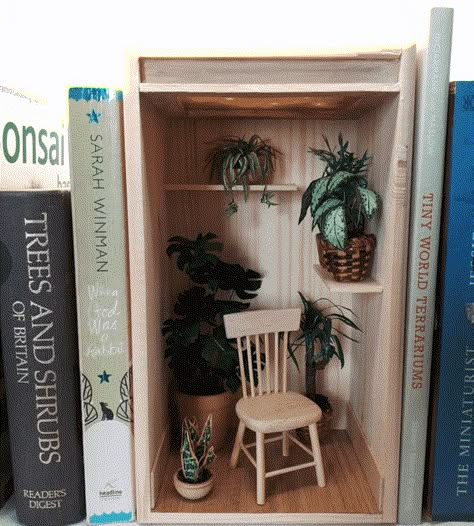 Tiny Book Nook, Book Nook Room, Bookshelf Nook, Bookshelf Diorama, Miniature Book Nook, Book Nook Ideas, Miniature Bookshelf, Antique Living Room, Mini Bookshelf