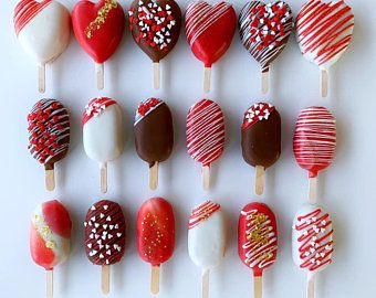 Valentines Cake Popsicles, Cakesicles Valentines Day, Valentines Day Cakesicles, Valentines Cakesicles Ideas, Valentines Cakesicles, Keto Valentines, No Bake Cake Pops, Anti Gravity Cake, Valentine Cake Pop