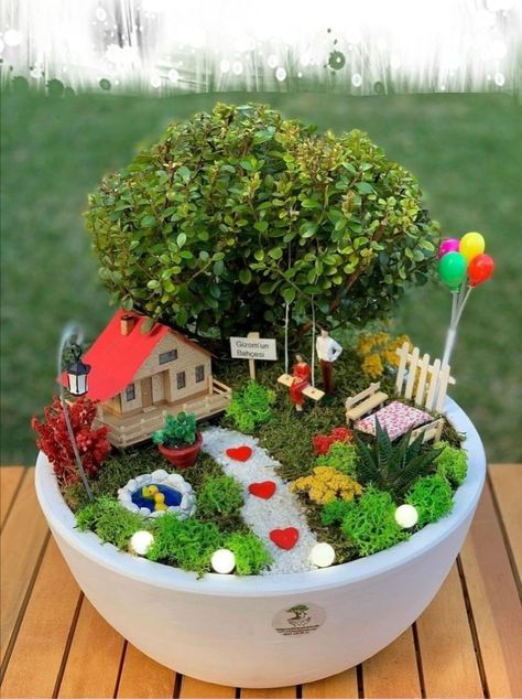 Secret Garden Decor, Fairy Teacup Garden, Garden Ideas With Plastic Bottles, Miniature Garden Diy, Miniature Zen Garden, Fairy Garden Pots, Indoor Fairy Gardens, Teacup Gardens, Garden Decoration Ideas