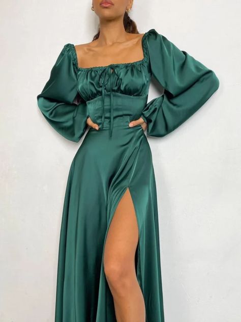 Silk Dress Maxi, Silk Bridesmaid Dress, Flowy Silk Dress, Silk Dresses Outfit, Maxi Dress Silk, Silk Bridesmaid Dresses, Silk Prom Dress, Robes D'occasion, Bridesmaid Dresses With Sleeves