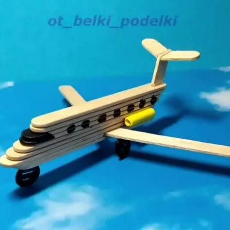 Kids Airplane Crafts, Airplane Crafts, Hand Crafts For Kids, Crafts For Kids Easy, Stick Crafts, Paper Craft Diy Projects, Popsicle Stick Crafts, Kraf Diy, Origami Crafts Diy