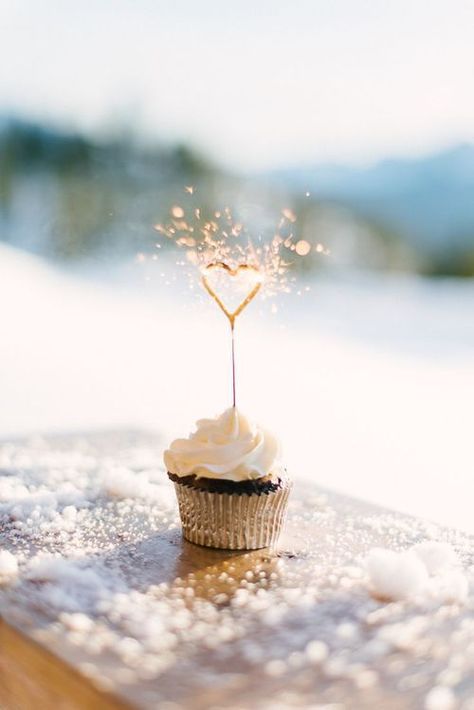 Heart Shaped Sparklers, Heart Sparklers, Decoration Buffet, Happy Birthday Cupcakes, July Holidays, Great Gatsby Wedding, Wedding Sparklers, Gold Birthday Party, Winter Wedding Inspiration