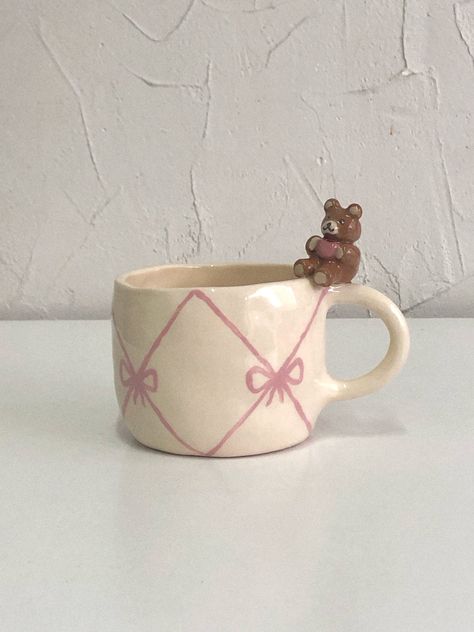 Teddy Bear Mug, Coffee Mugs Unique, Mugs Unique, Diy Pottery Painting, Bear Mug, Unique Valentines Gifts, Pottery Painting Designs, Pretty Mugs, Tassen Design