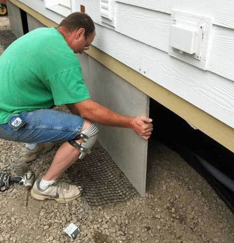 Diy Mobile Home Skirting, Mobile Home Skirting Ideas, Mobile Home Steps, Mobile Home Siding, Rv Skirting, Mobile Home Redo, House Skirting, Home Skirting, Mobile Home Skirting