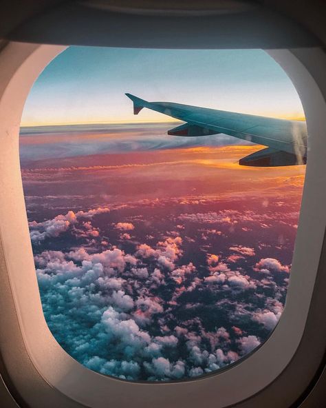 When you look out the window and this is your view.... 😍 how crazy! And would you believe I snapped this on an iPhone?! 📱 #windowseat Wallpaper Estetika, Airplane Photography, Airplane Window, Kid Friendly Travel Destinations, Travel Wallpaper, Looking Out The Window, Vacation Planning, Aesthetic Travel, Sky Aesthetic