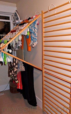 Diy Clothes Drying Rack, Wall Drying Rack, Wall Mounted Clothes Drying Rack, Clothes Hanging, Diy Wand, Drying Rack Laundry, Laundry Drying, Clothes Drying, Laundry Room Storage