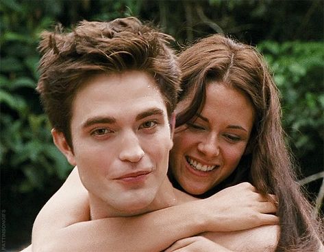 robert pattinson gifs on Twitter: "… " Honeymoon Scene, Bella Y Edward, Edward Cullen Robert Pattinson, Twilight Stars, Robert And Kristen, Twilight Saga Breaking Dawn, Robert Pattinson And Kristen, Twilight Breaking Dawn, Twilight Photos