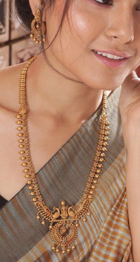 Jewerly Necklace, Haram Designs, Gold Necklace Indian, Gold Jewelry Simple Necklace, Gold Necklace Indian Bridal Jewelry, Chandbali Earrings, Bangles Design, Necklace Ideas, Gold Bride Jewelry