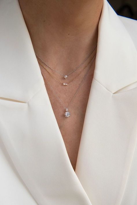 White Gold Necklace Layering, Diamond Necklace Outfit, Diamond Jewelry Photography, Diamond Necklace Layering, Jewellery Stacking, 2 Layer Necklace, Minimalist Accessories Jewellery, Stacking Necklaces, Simple Elegant Necklace